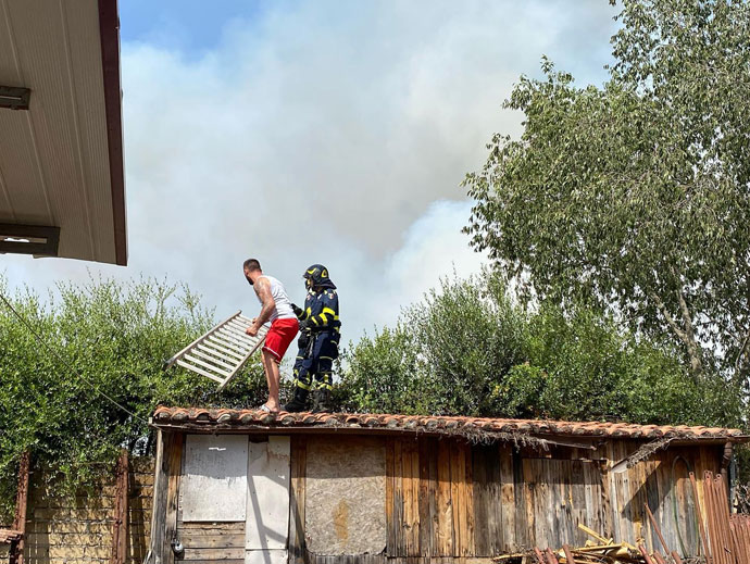 Fiamme devastano le campagne di Guidonia: vasto incendio su via dell'Aeronautica 1