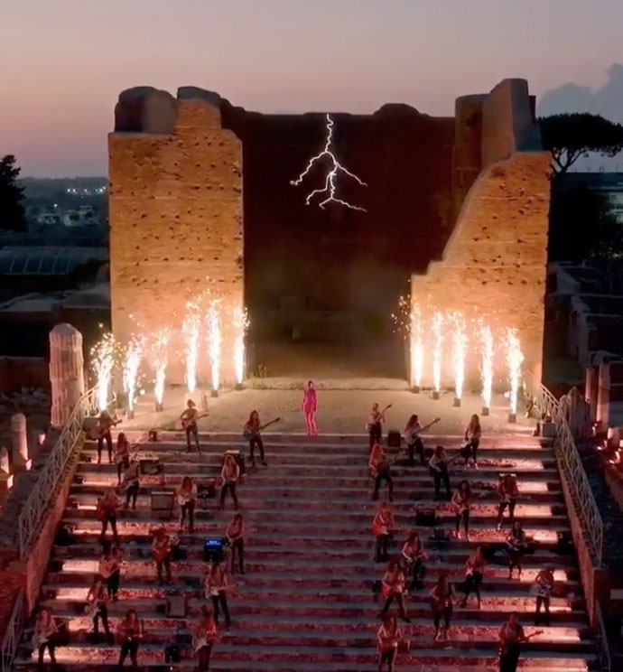 Natalie Portman al Parco Archeologico di Ostia Antica per la promo rock dell'ultimo Thor (VIDEO) 1