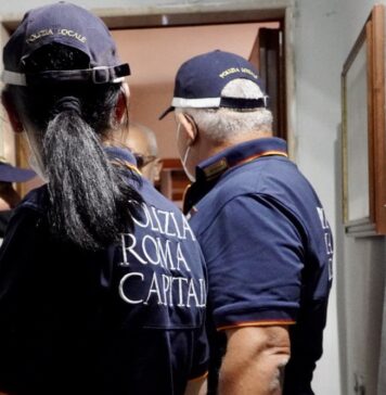 Roma, centro storico: blitz della Polizia Locale su autorizzazioni, movida, lavoro nero e circolazione