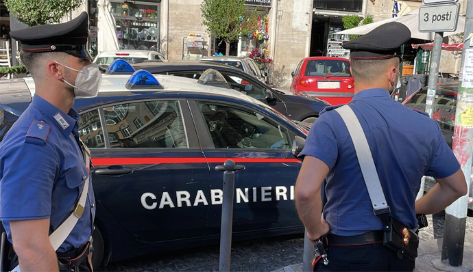 Roma, maltrattamenti su madre disabile e fratello che gli rifiutano il denaro: arrestato 54enne 1