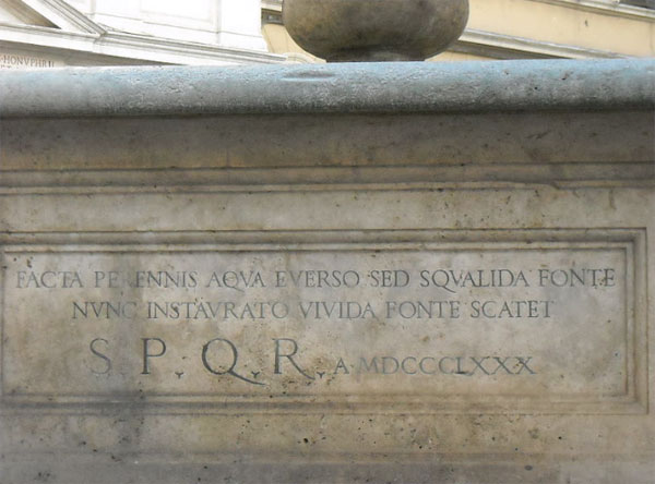 Roma, la Fontana dei Catecumeni usata come panchina per mangiare: multa salata per un 55enne 2