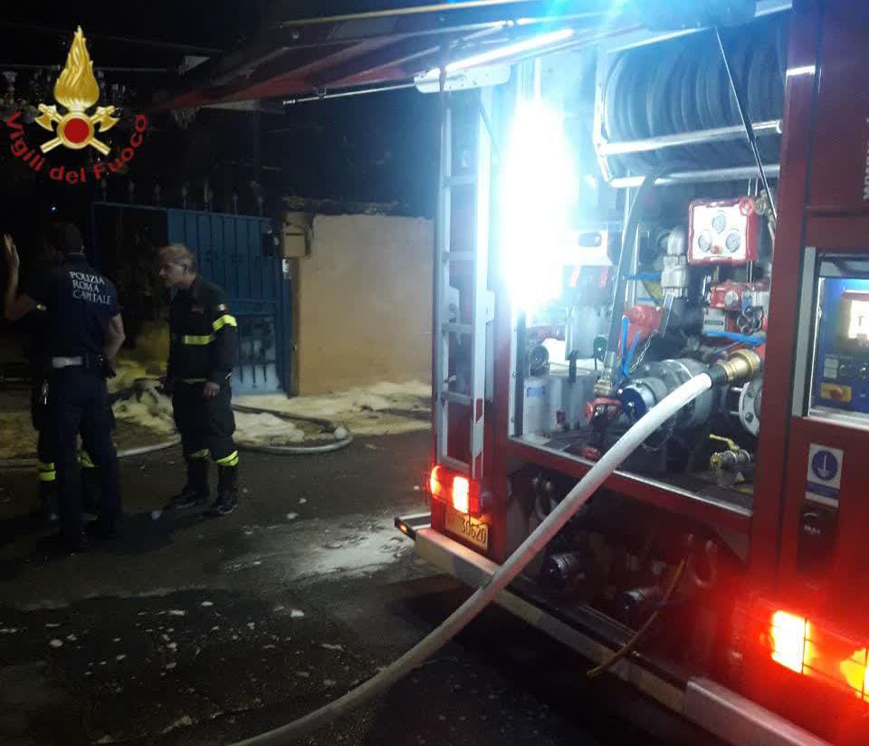 Incendio a Rocca Cencia: in fiamme baracca occupata da quattro stranieri 1