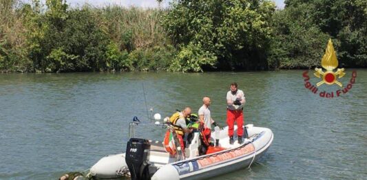 fiume tevere behzad shiran vigili del fuoco