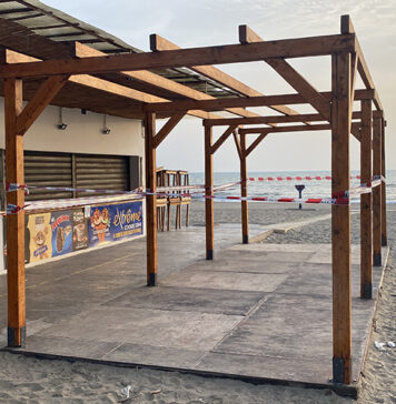Castelporziano sequestro chioschi spiaggia libera Cancelli