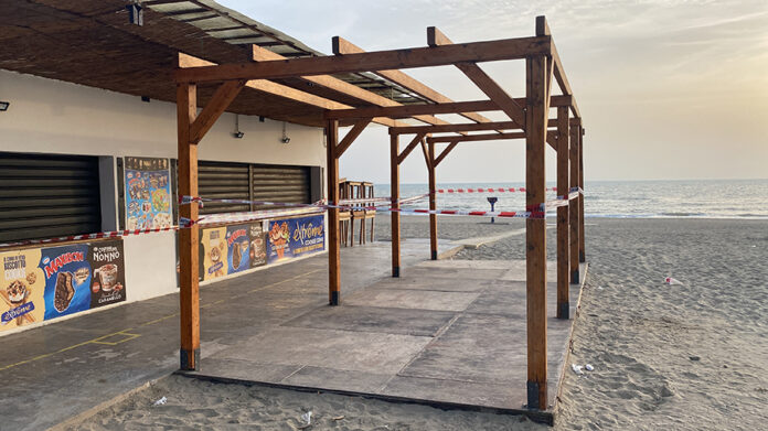 Castelporziano sequestro chioschi spiaggia libera Cancelli