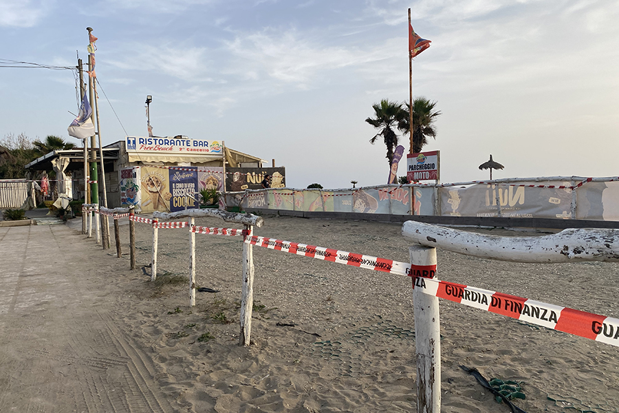 Spiaggia libera di Castelporziano, sequestrati due chioschi: le omissioni della politica (VIDEO) 2