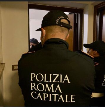 Agenti della Polizia Locale di Roma Capitale