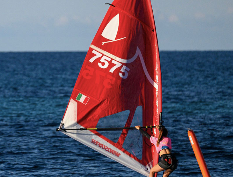 L'ostiense Rachele Balini vince oro e bronzo nei mondiali di windsurf: la 16enne dedica il podio a suo padre 1