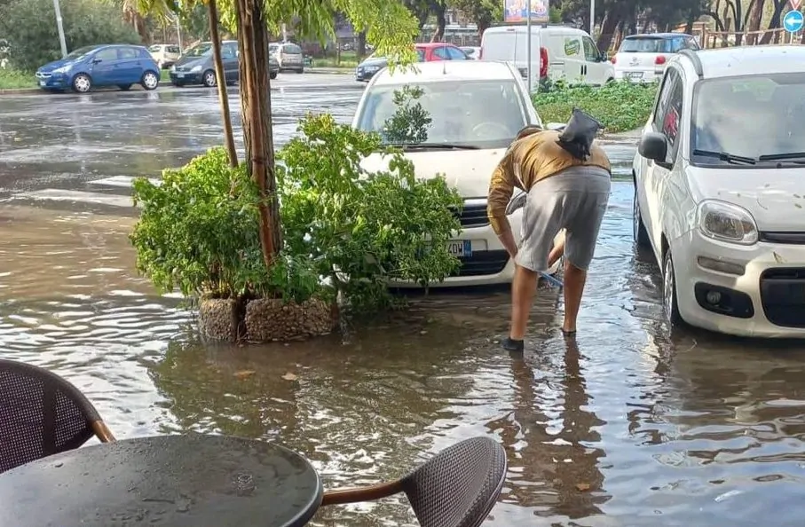 Arriva la pioggia e Ostia si allaga: amministrazione impreparata (VIDEO)