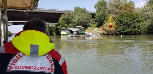 vigili del fuoco tevere senzatetto