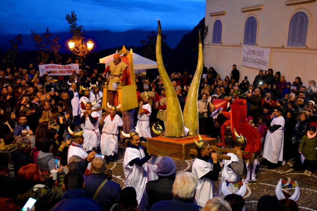 La sfilata dei cornuti a Rocca Canterano