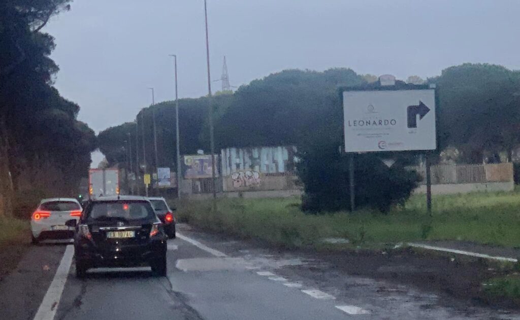 Ostia, dimezzata carreggiata di viale dei Romagnoli: automobilisti imbufaliti 1