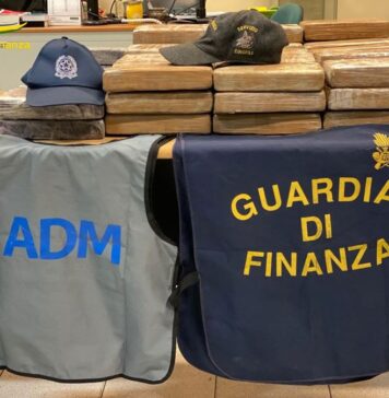 Maxi carico di droga dalla Spagna all'Italia via mare: a Civitavecchia sequestrati 265 Kg di hashish