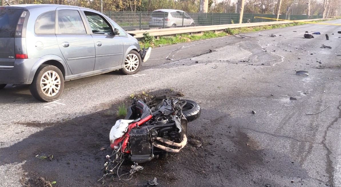 Via Ostiense, incidente auto-moto: muore il 31enne Emmanuel Edagha 3