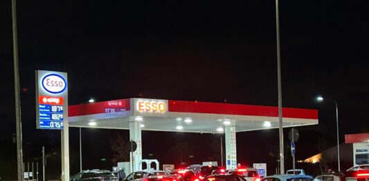 stazione di servizio coda sciopero benzinai