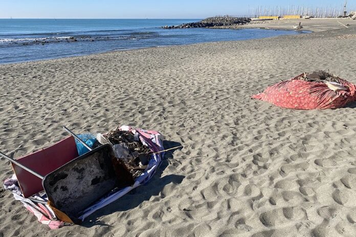 spiagge rifiuti ostia