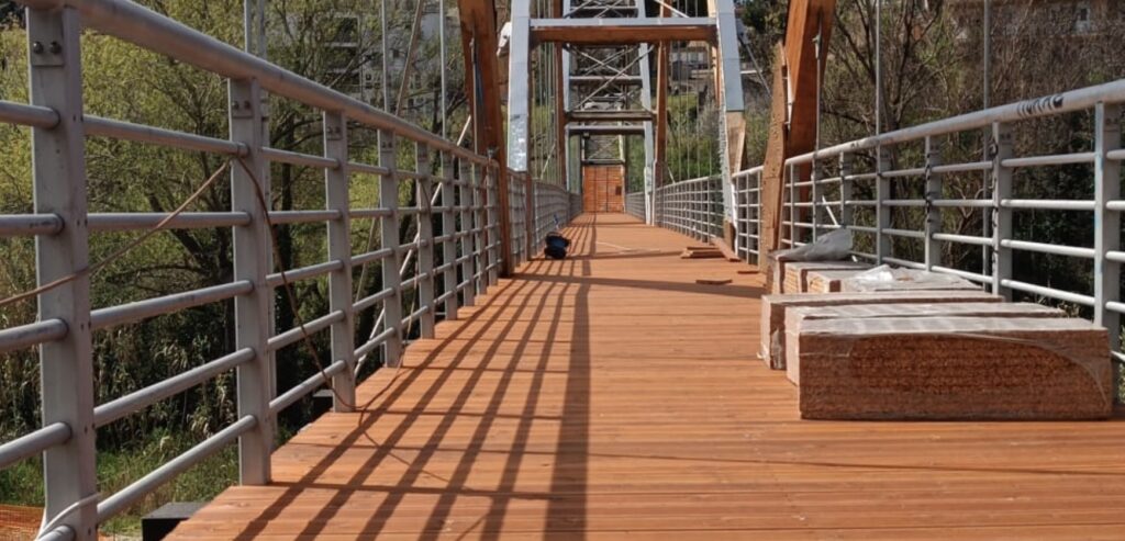 Chiude il Ponte della Pace a Tivoli: corsa contro il tempo per le scuole. Ma i residenti protestano 1 Chiude il Ponte della Pace a Tivoli: corsa contro il tempo per le scuole. Ma i residenti protestano 1