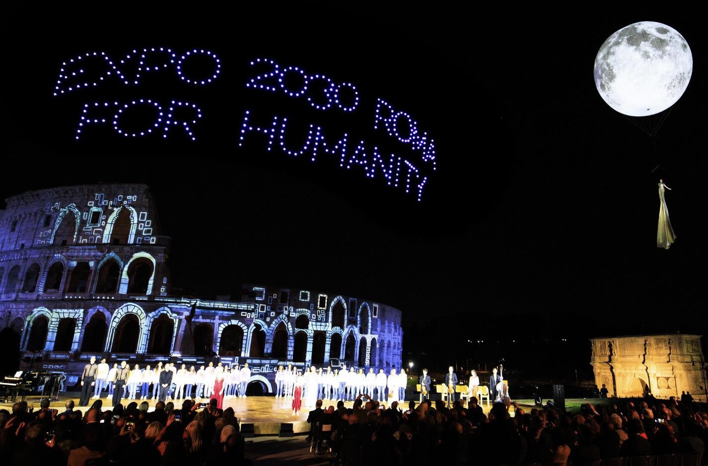 Show di luci sul Colosseo: Roma cala le sue carte per l'Expo 2030 (VIDEO) 1