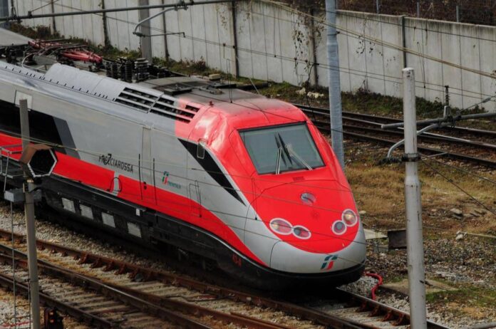 Investimento a Firenze, treni in ritardo fino a 100 minuti Treni Roma-Firenze, lavori di manutenzione programmata a marzo: modifiche alla circolazione e aggiornamenti