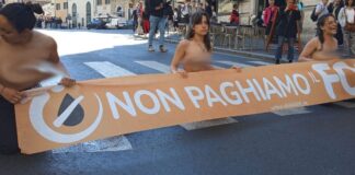 attiviste nude tritone roma
