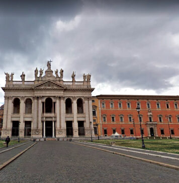 Tutti i divieti e le deviazioni d'urgenza che rivoluzionano la viabilità intorno a San Giovanni in Laterano fino a questa notte