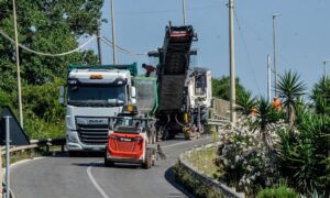Incidente stradale e lavori: viabilità nel caos a via di Castel Fusano 1