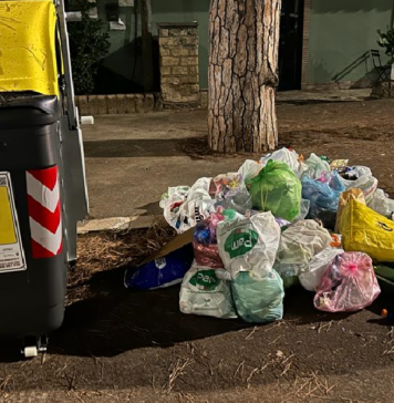 CASSONETTI-OSTIA-DEGRADO-MAR-ROSSO-RESIDENTI-RIFIUTI-AMA-31-LUGLIO-2023