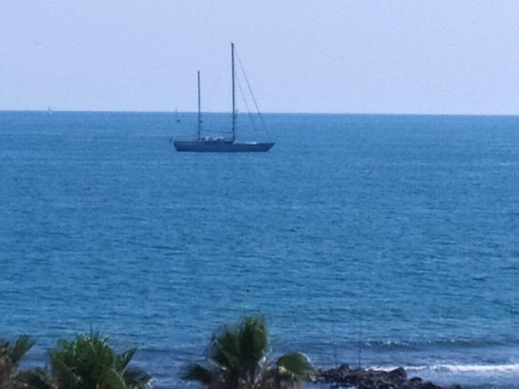 Approda nel mare di Ostia il superyacht del principe 1