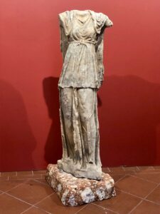 musa Clio ritrovata dalla Guardia di Finanza ed esposta nel Museo Archeologico di Guidonia Montecelio -canaledieci