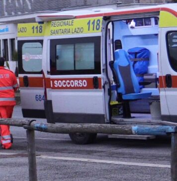 AMBULANZA-ALBANO-MOTO-AUTO-FERITI-MARITO-MOGLIE-