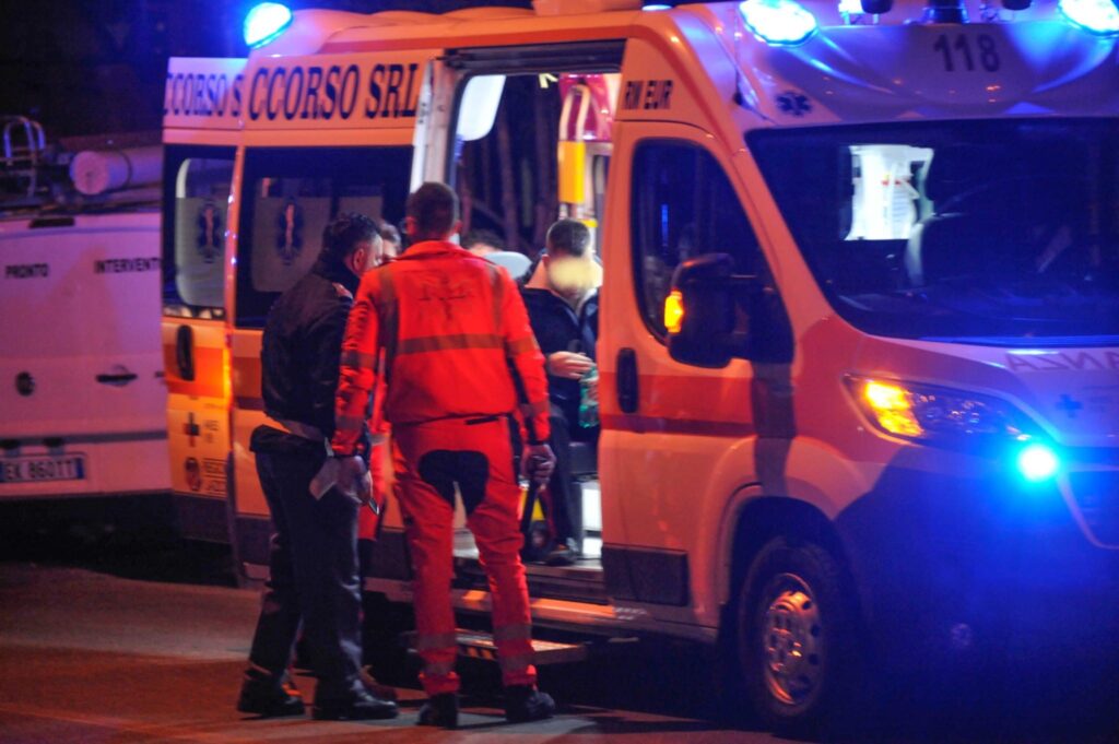 Scontro tra tre mezzi sulla Casilina, muore un 34enne in scooter