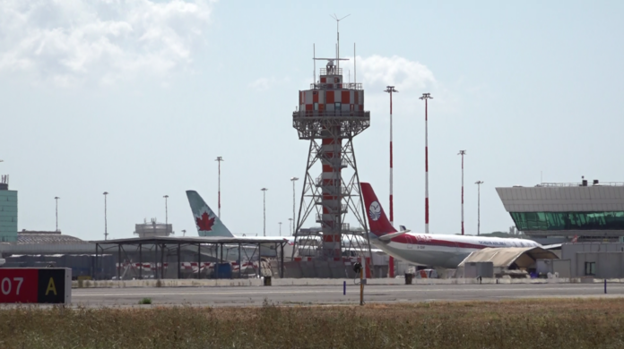 torre di controllo Fiumicino aeroporto Leonardo da Vinci aerei pista canaledieci