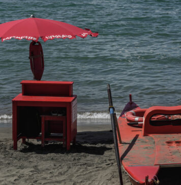 pFiumicino, balneari: flash mob in mare per il futuro delle concessioni