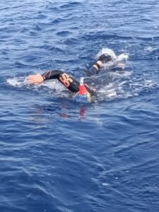Nettuno, nuoto pinnato: Martina Screti supera paure e avversari nella traversata dello Stretto 1