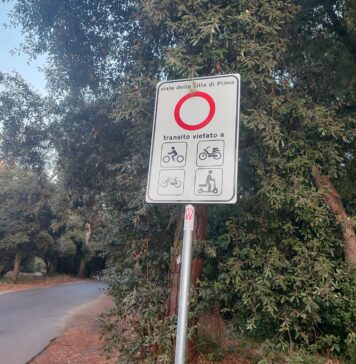 Ostia, il giallo della strada autorizzata solo a camion e auto