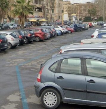 Ostia, turiste minacciate da parcheggiatore abusivo
