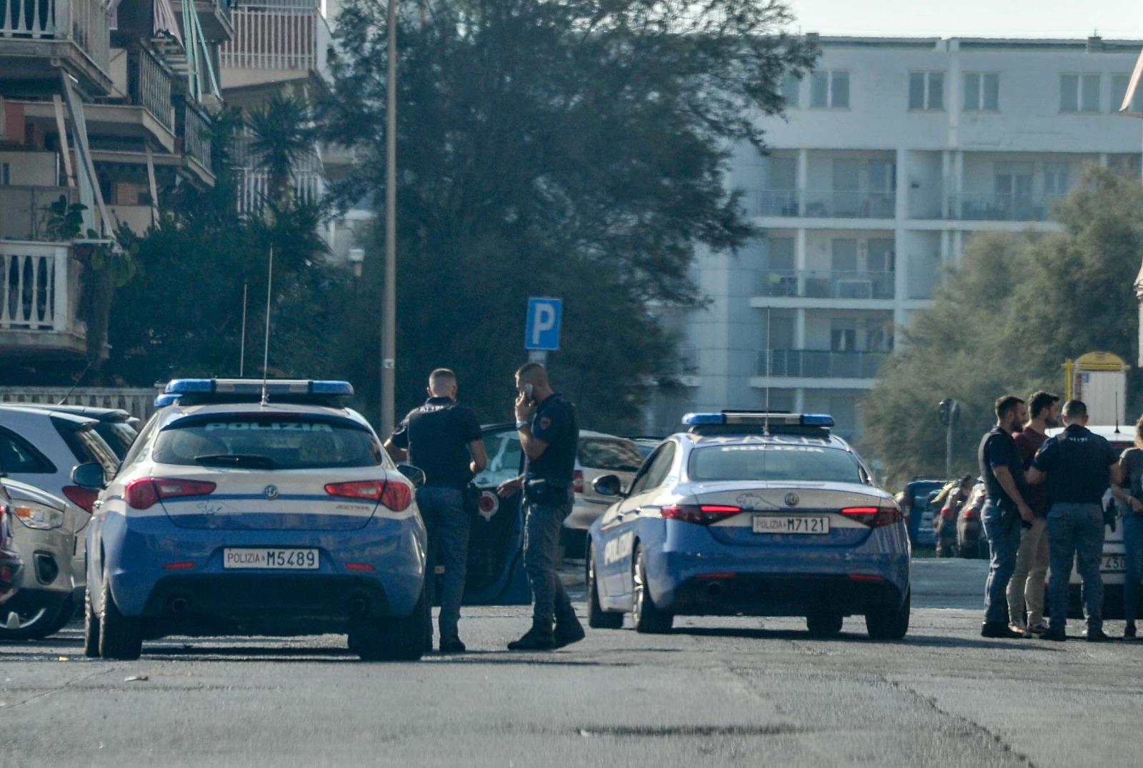 Elicottero sorvola Ostia, Polizia allertata per spari in strada 1