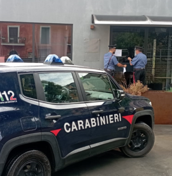 Valmontone, taccheggiatrici in azione all'outlet: nel mirino vestiti griffati