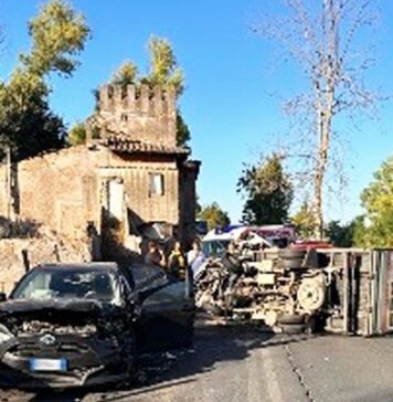 Impressionante incidente sulla via Ostiense, due mezzi coinvolti