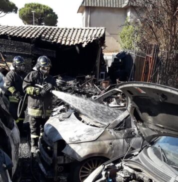 L'incendio della concessionaria a Marino