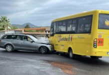 Cerveteri, scontro tra bus del trasporto scolastico e una vettura