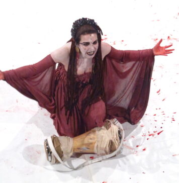 Aeroporto di Fiumicino: va in scena la Medea del Teatro Patologico