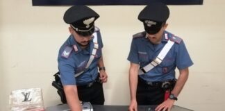Torvaianica, cocaina e denaro in casa: spacciatore arrestato dai carabinieri