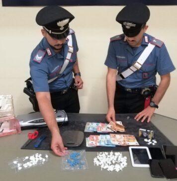 Torvaianica, cocaina e denaro in casa: spacciatore arrestato dai carabinieri