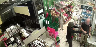 Rapinatori in azione al supermercato
