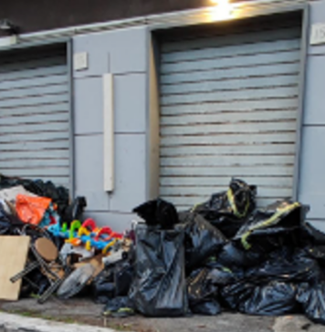 OSTIA-CATASTE-RIFIUTI-PROTESTA-RESIDENTI-AMA-