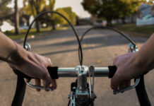 Trenta centesimi per ogni chilometro percorso: ecco come funziona Roma Corre in Bici, la nuova iniziativa di Roma Capitale che premia con incentivi economici studenti e lavoratori in bicicletta