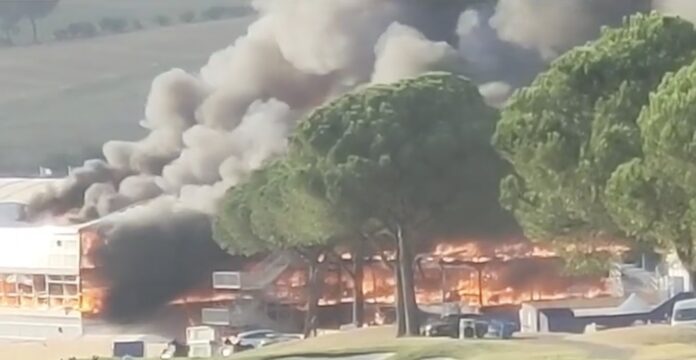 L'incendio al Marco Simone Golg Club dove si è svolta la Ryder Cup