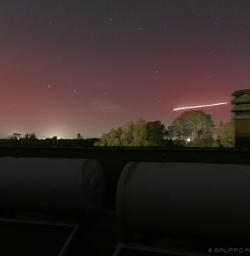 Aurora boreale rarissima, il cielo si colora con straordinarie sfumature: la fotografia scattata a Palidoro