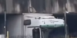 Malafede e Giardinetti, calcolo errato: camion incastrati sotto i ponti (VIDEO)